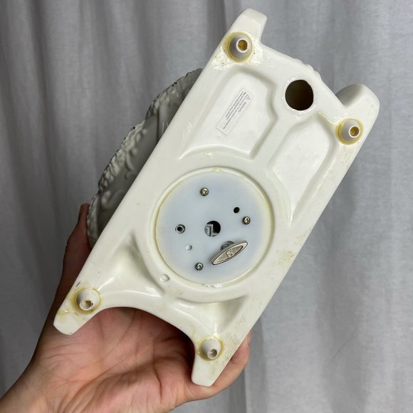 Vintage music box sculpted in a sleigh with caroling family - Picture 10 of 16